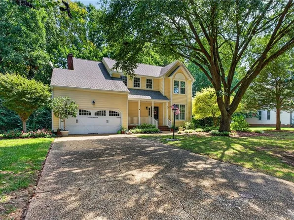 305 Clipper Creek Ln, Smithfield, VA 23430