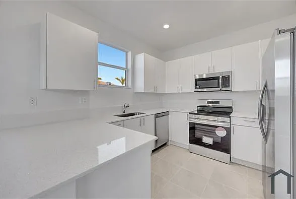 2412 SE 29th St — Photo 8