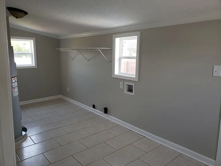 904 Snow St — Photo 14