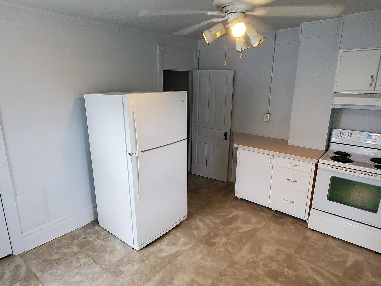 1 bed, 1000 sqft, $1,100 — Photo 4