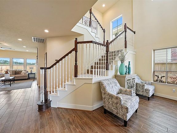 2nd image of 10089 Oakland Hills Dr