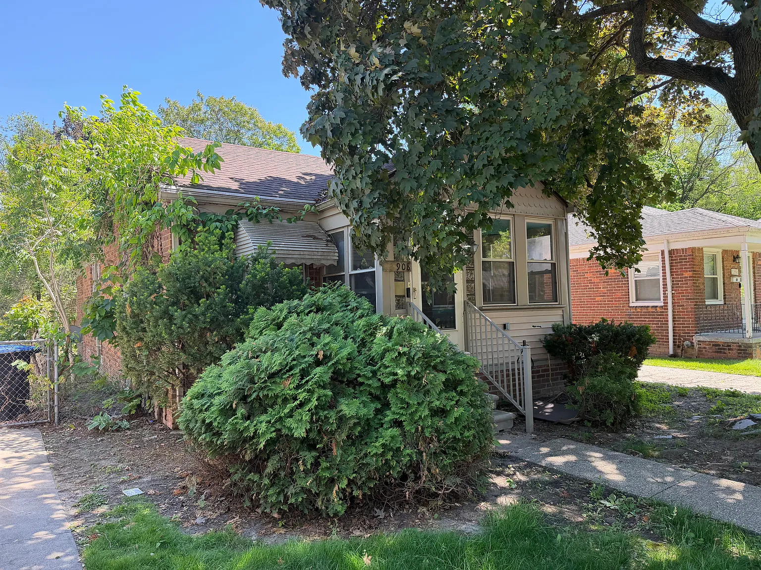 5 bed, 1300 sqft, $1,750 — Photo 3