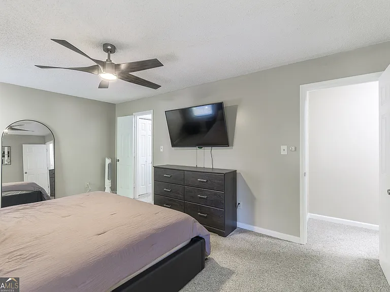 1022 Oaks Pkwy SE — Photo 7
