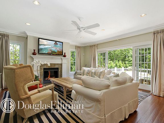 2nd image of 15 Montauk Avenue Ext