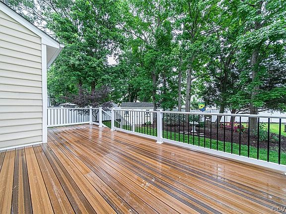 4th image of 725 Green Garden Cir