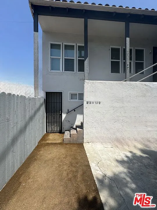 1 bed, 1.0 bath, 400 sqft, $2,300 — Photo 3