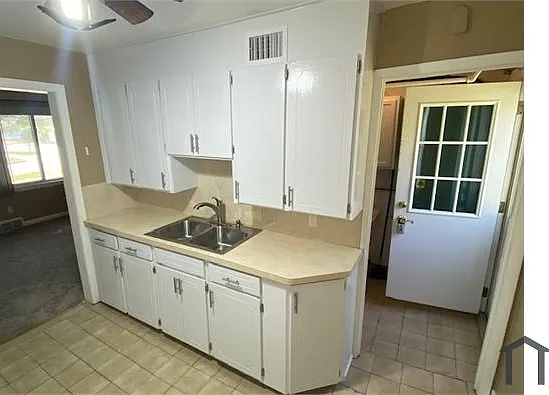23007 Rosalind Ave — Photo 9