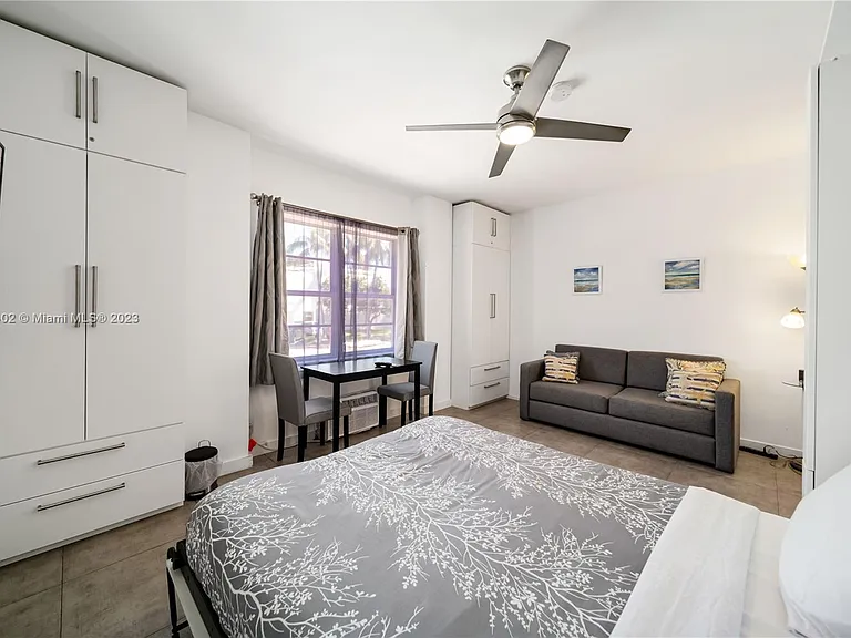 7300 Ocean Ter #110 — Photo 11