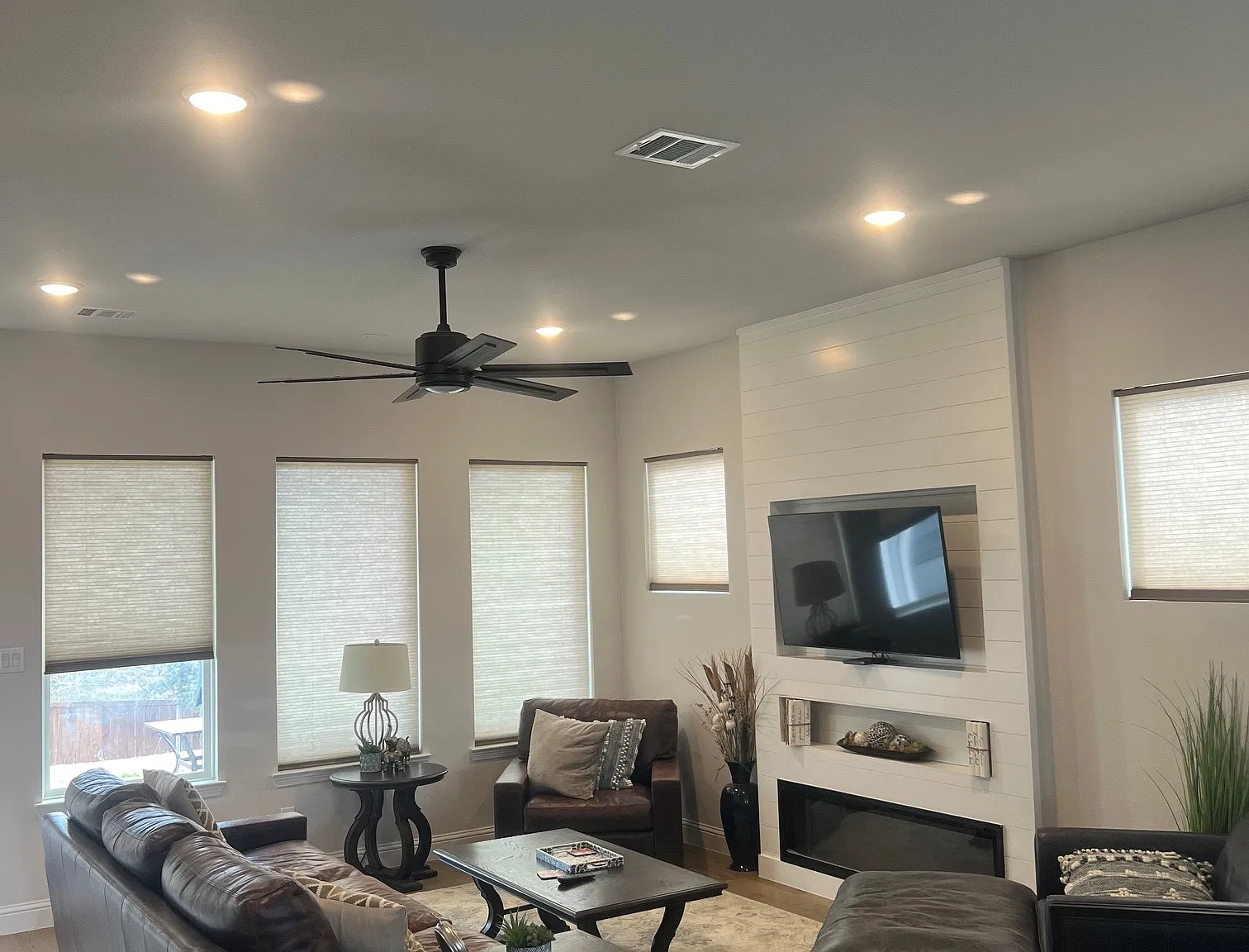 4 bed, 2679 sqft, $3,999 — Photo 4