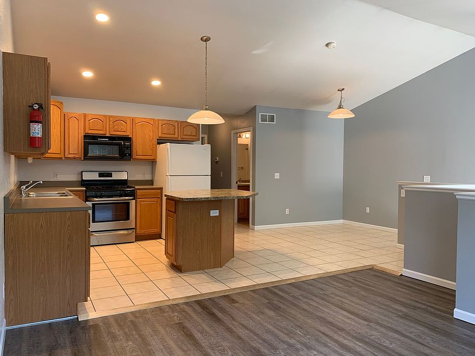 4 Bed/2 Bath Townhomes Near WMU Campus 415 S Kendall Ave Kalamazoo MI