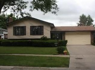 1629 Claremont Dr, Darien, IL 60561