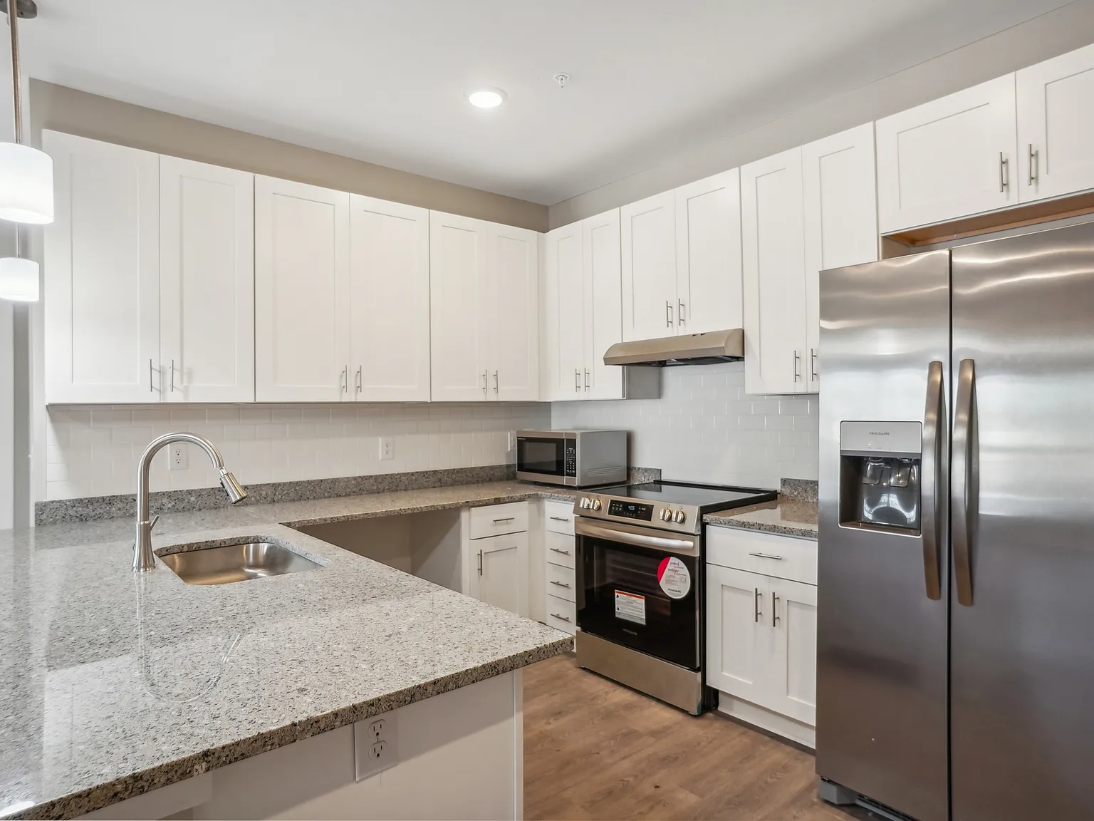 Oak Tree Apartments & Townhomes — Photo 3