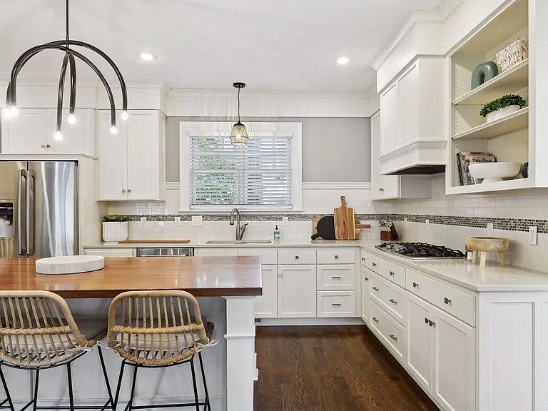 185 W Lake St — Photo 11