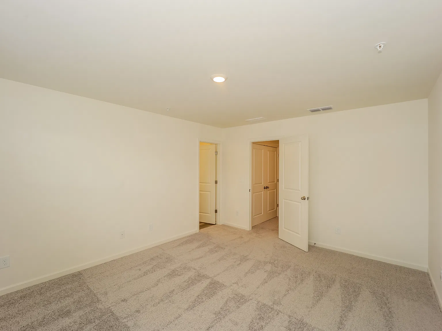3 bed, 2.0 bath, 1386 sqft, $1,795 — Photo 4