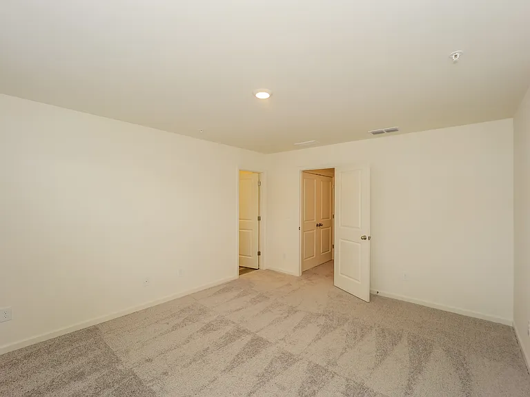 552 Magnolia Cir — Photo 10
