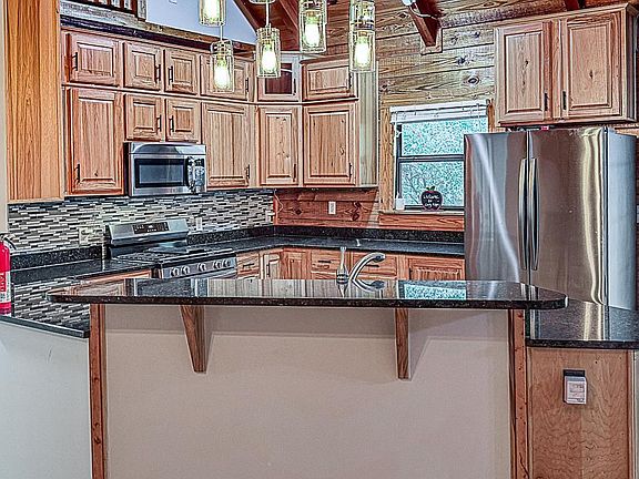 2nd image of 290 Ruby Ln
