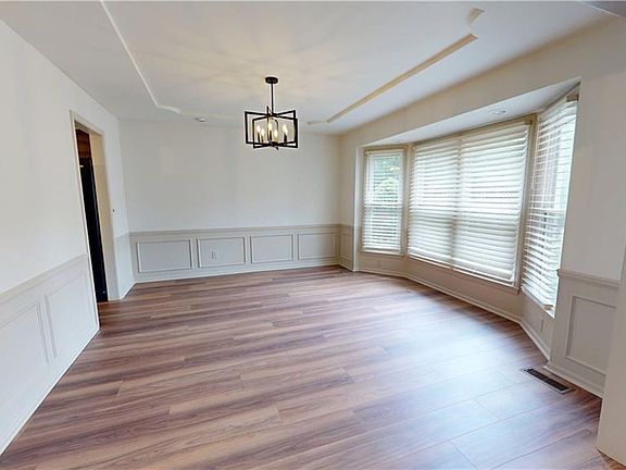 4th image of 1733 Welleslay Ln