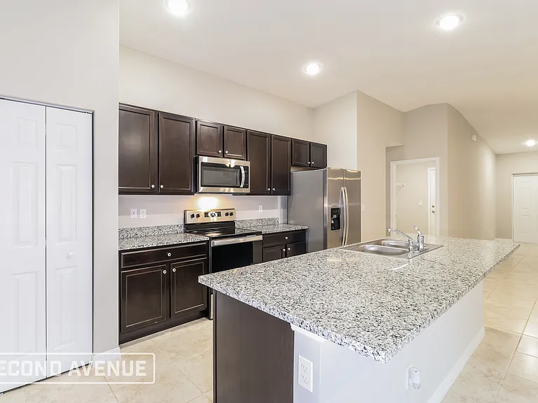 291 Foley St SE — Photo 4