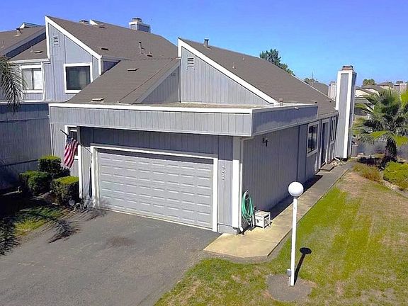 2nd image of 2033 Sand Point Rd