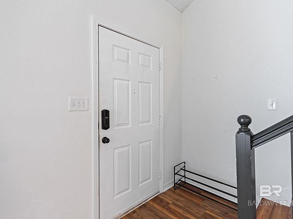 4th image of 600 Cheshire Ln APT 10