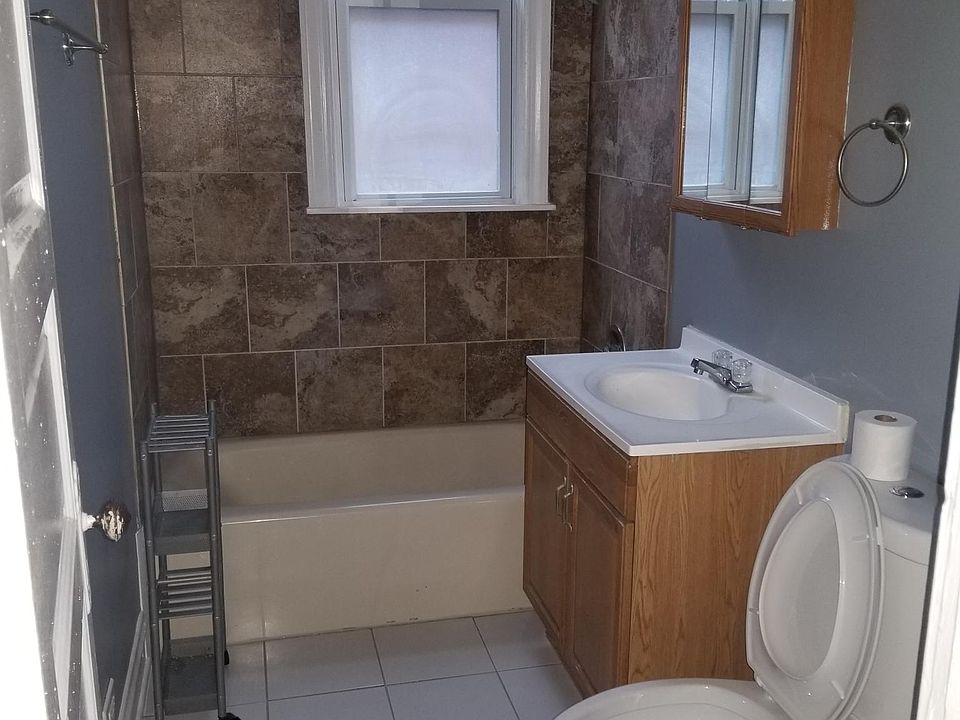 1st image of 841 Lathrop Ave APT 1