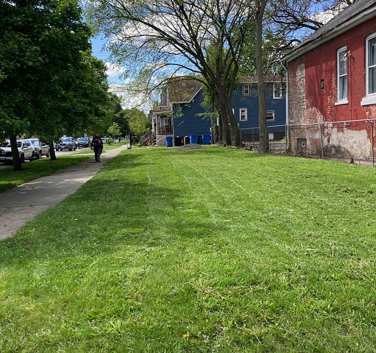 2nd image of 301 W 115th St