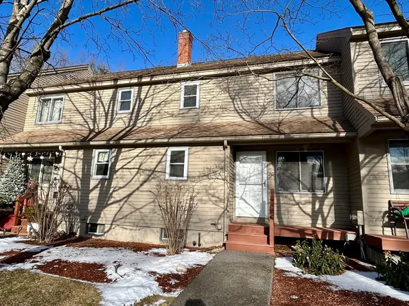 20 Macintosh Ln #20, Leominster, MA 01453