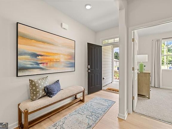 4th image of 107 Babcock Dr