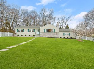 65 Fairview Ave, Trumbull, CT 06611