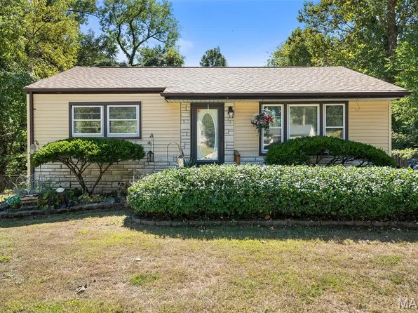 4202 Marlin Dr, Saint Louis, MO 63121