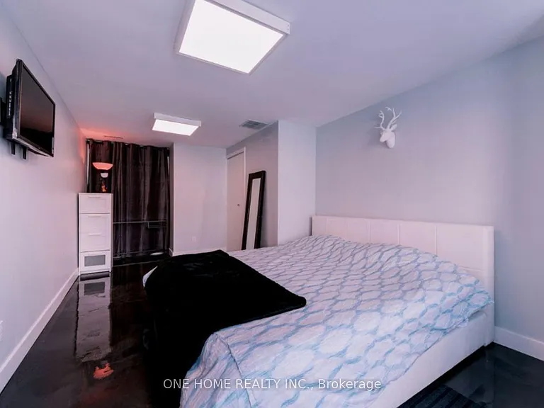 405 Dundas St W #201 — Photo 13