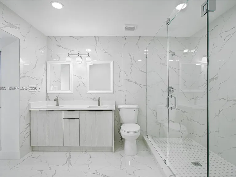 W 72nd Pl — Photo 10