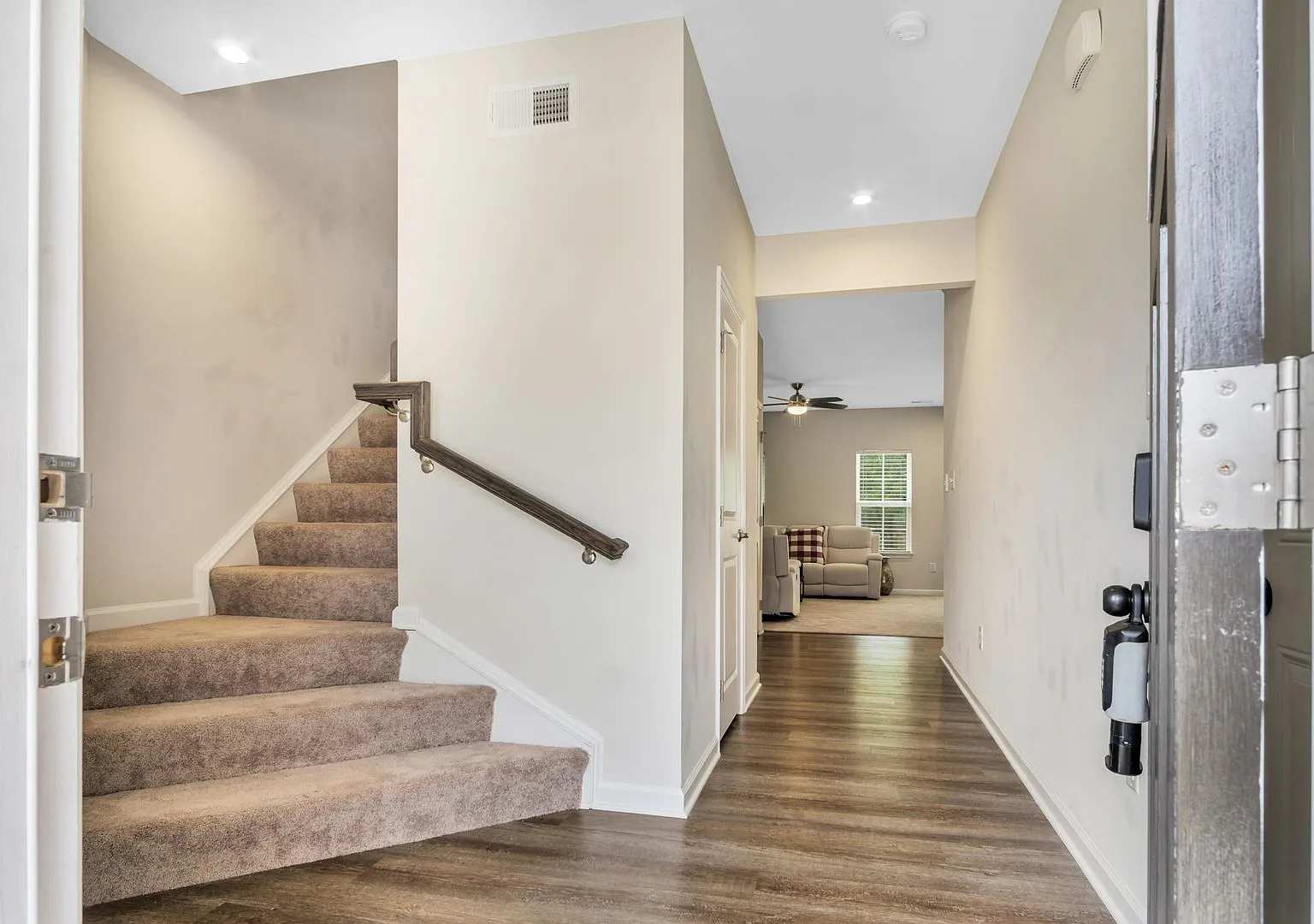 Fully Furnished 3 Bedroom 2.5 Bath Townhome In Williamsburg! — Photo 2