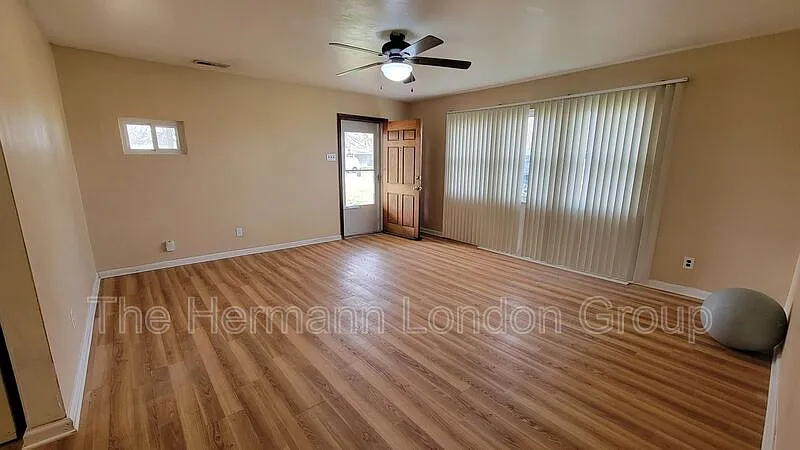 4 bed, 1.5 bath, 1299 sqft, $1,650 — Photo 2