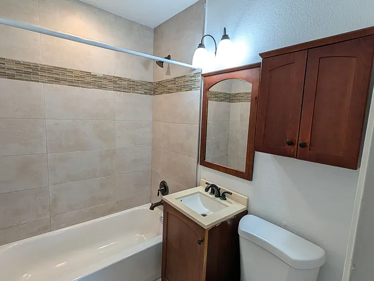 1448 NE 27th Ct — Photo 14