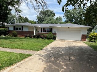 2404 Essex Ave, Mattoon, IL 61938