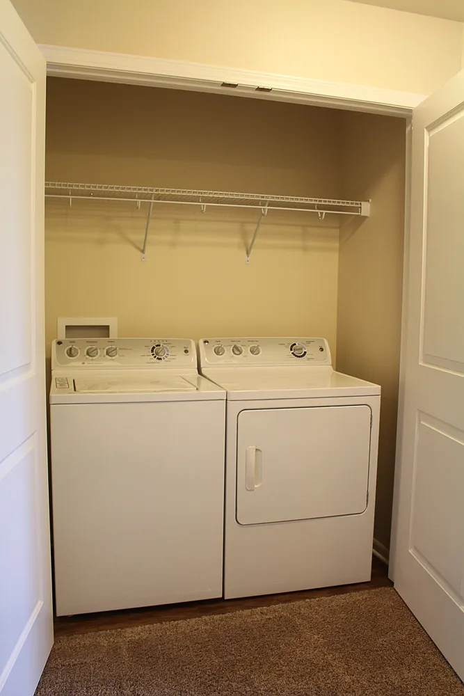 3 bed, 2.5 bath, 1302 sqft, $1,889 — Photo 3