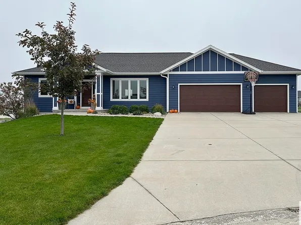 1974 6th Ave SE, Sioux Center, IA 51250