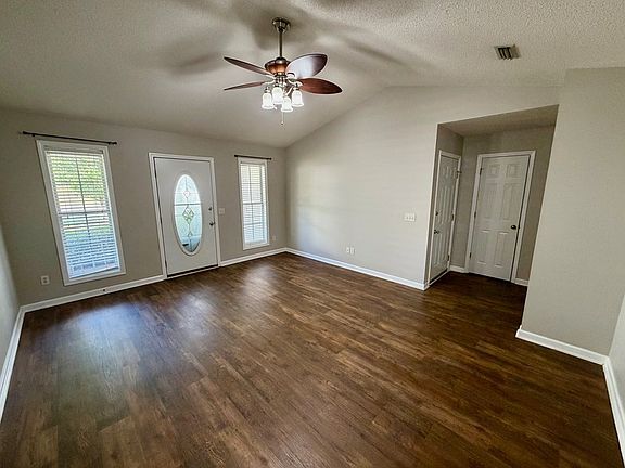 3rd image of 142 Tree Crest Rd
