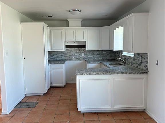 4th image of 218 Mockingbird Ln