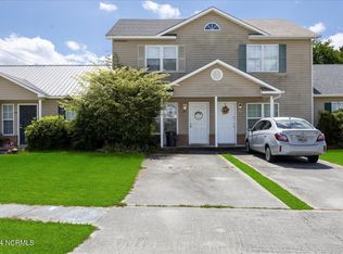 1096 W Pueblo Dr, Jacksonville, NC 28546