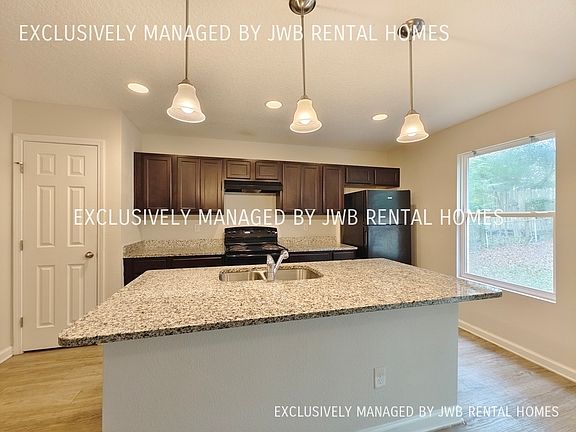 3rd image of 2562 W Red Robin Dr
