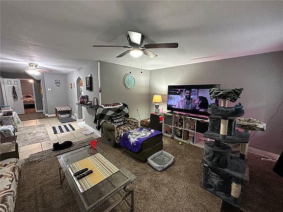 2nd image of 808 S Willis Ave