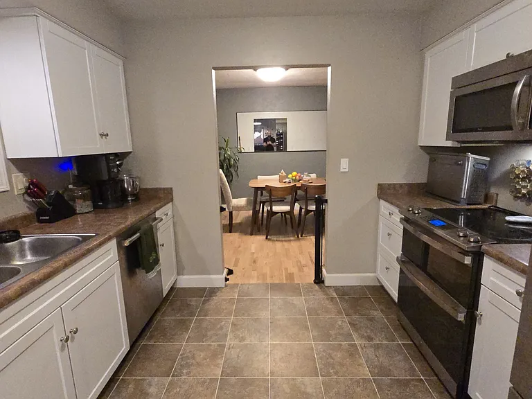 2116 Crestbrook Rd — Photo 3