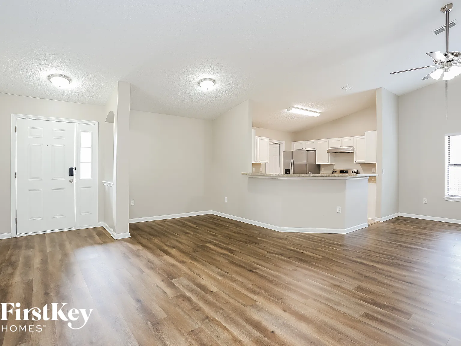 3 bed, 2.0 bath, 1382 sqft, $2,035 — Photo 2