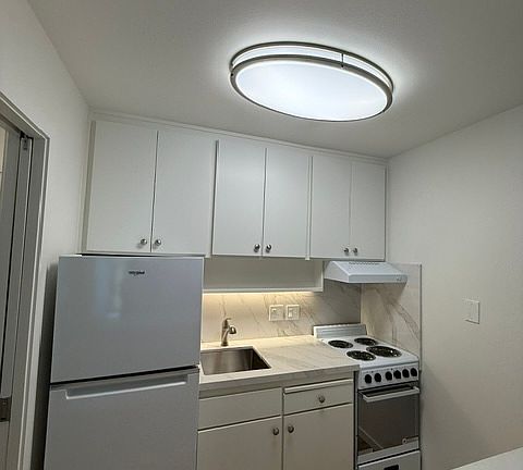 2nd image of 934 Peninsula Ave APT 308