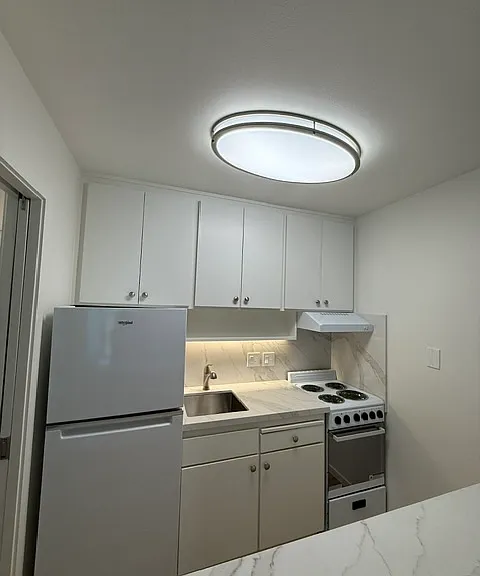 934 Peninsula Ave #308 — Photo 2