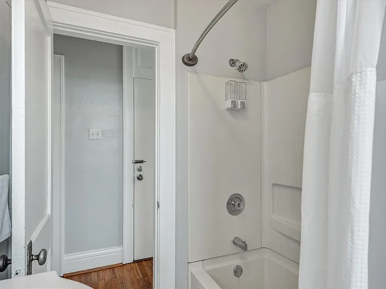 4933 Odell St #2E — Photo 15