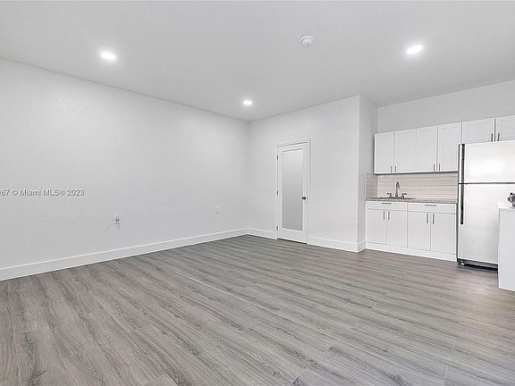 4th image of 410 NE 146th St #A