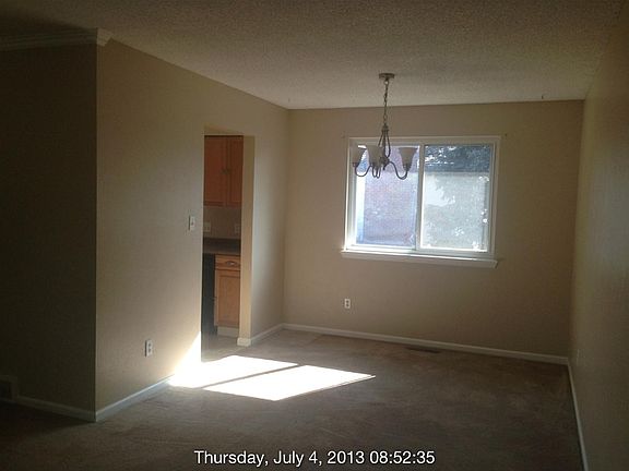 12944-cherry-way-dining-area